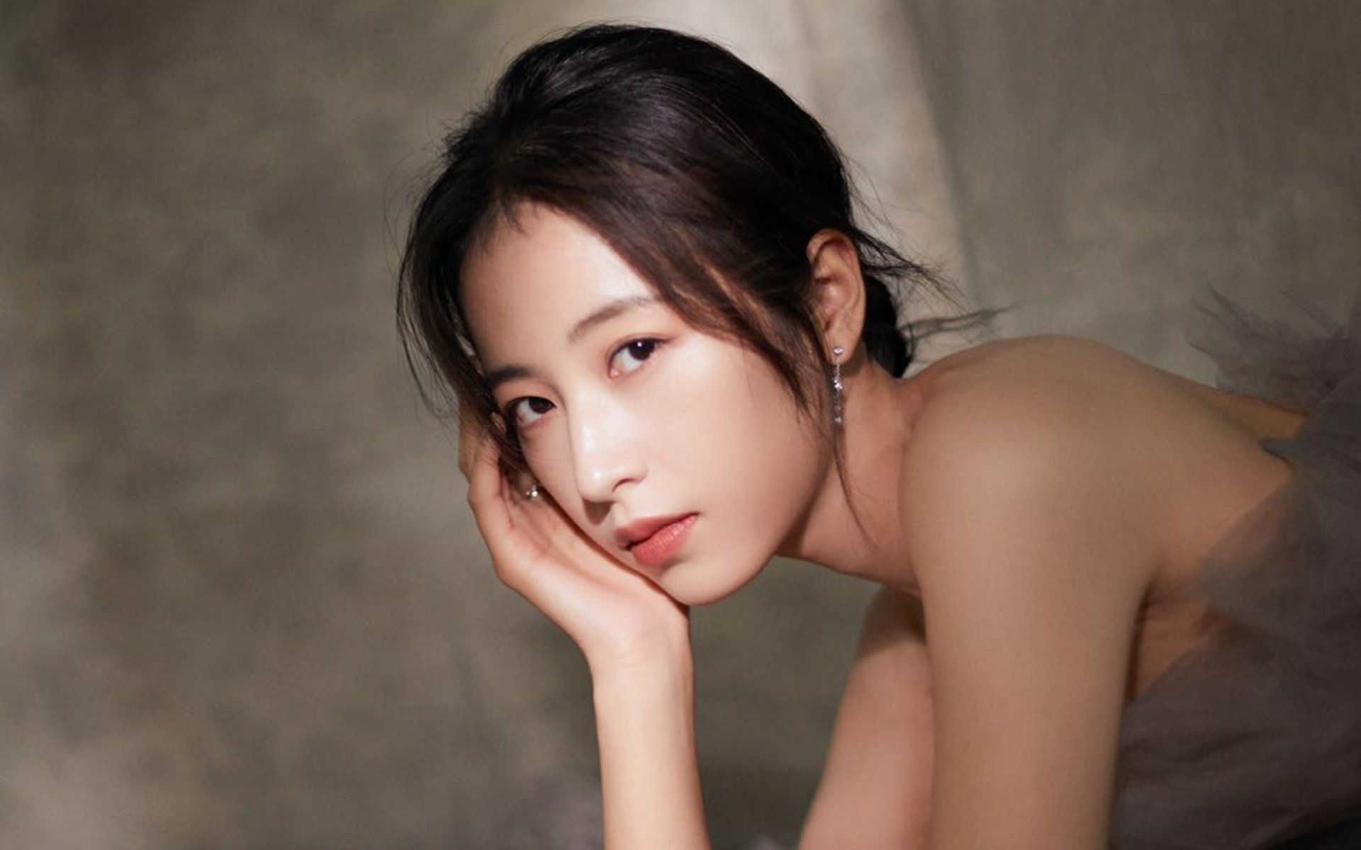 精彩足球对决中球员技术娴熟，表现神勇，足球对决图片